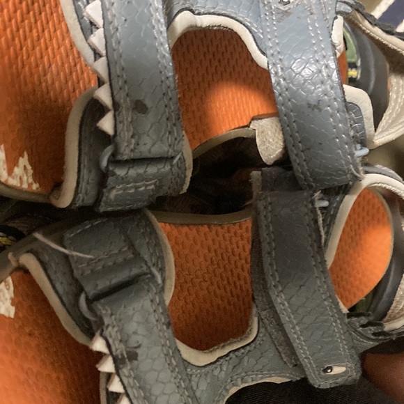 Carter’s shark sandals grey - Picture 5 of 5